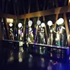 Art installation Femme: 16 sculptures covered in golden paint. — detail photo 10