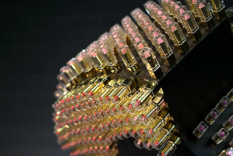 Art object made of contemporary cosmetics 'Courage' — detail photo 11