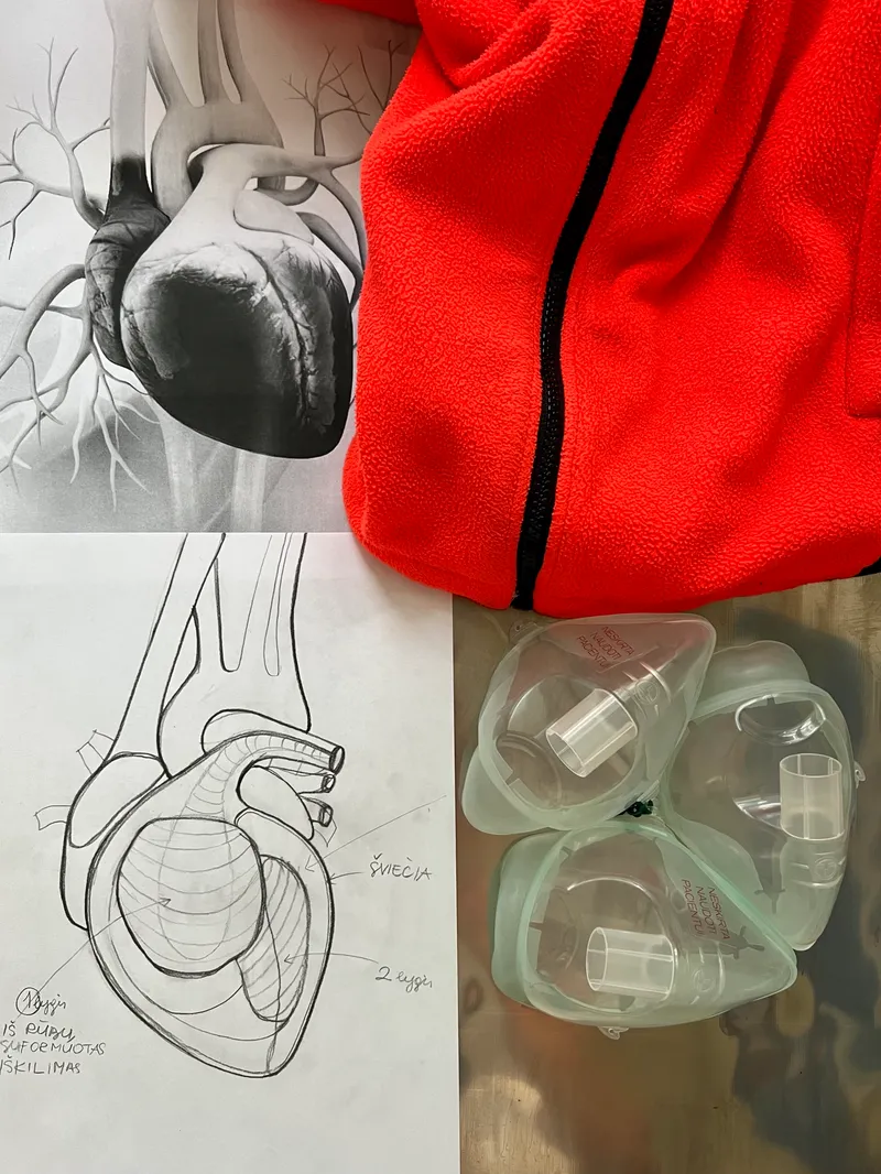 Chance: heart created of paramedics' uniforms — detail photo 14