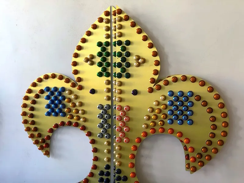 Art installation made from used coffee pods — Crown — detail photo 6