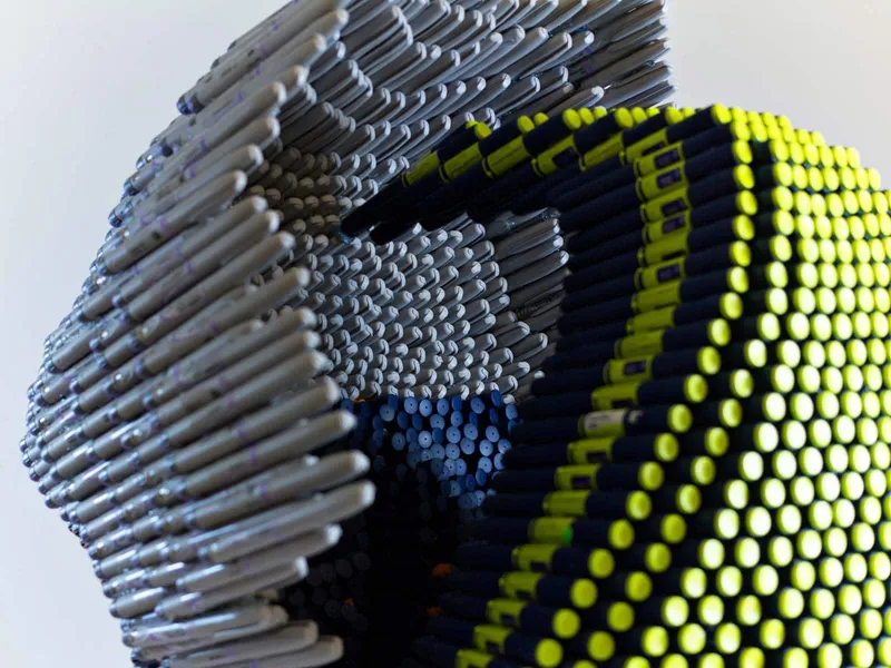 Insulin syringes art sculpture Diabetes — detail photo 11