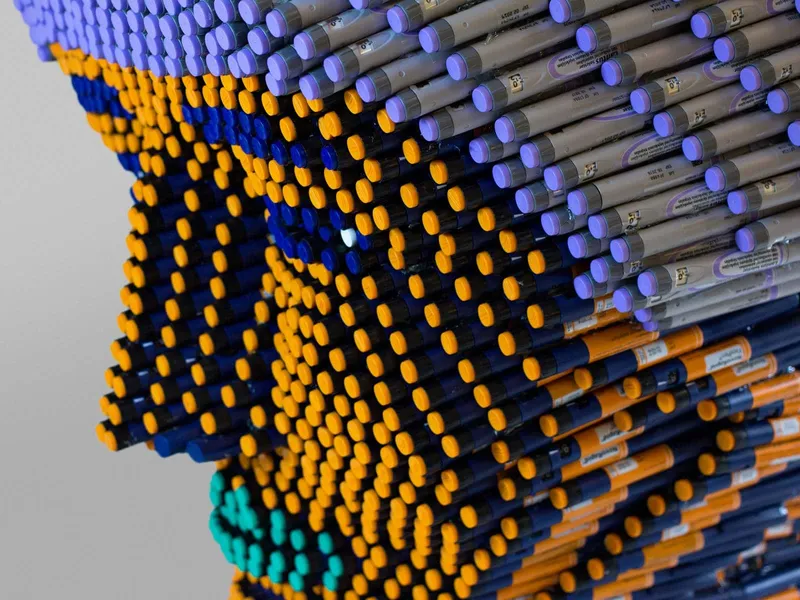Insulin syringes art sculpture Diabetes — detail photo 18