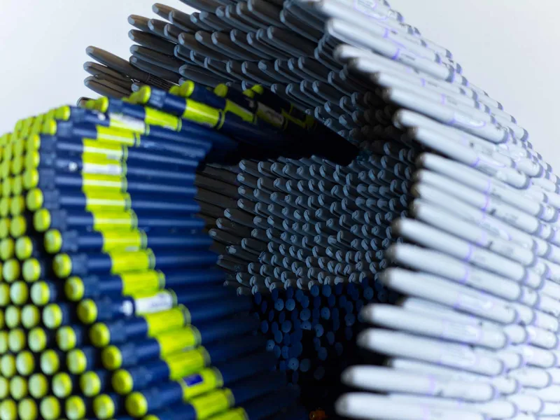 Insulin syringes art sculpture Diabetes — detail photo 6