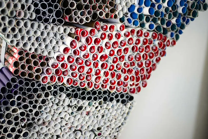 Magazine sculpture Reading Woman — detail photo 11