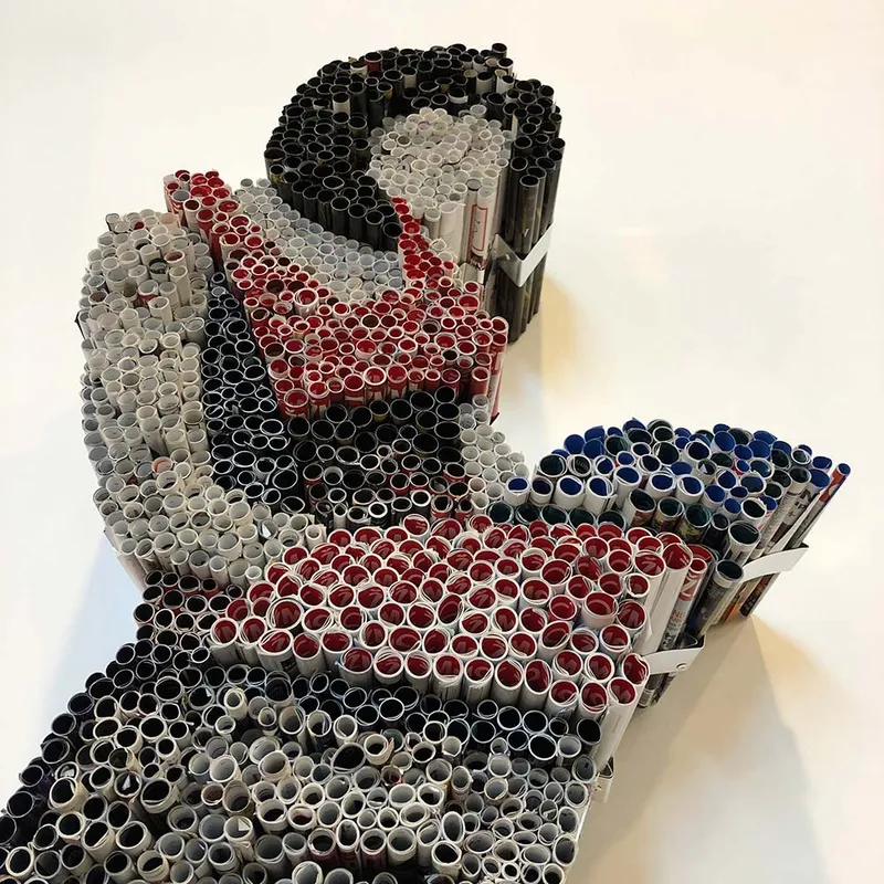 Magazine sculpture Reading Woman — detail photo 12