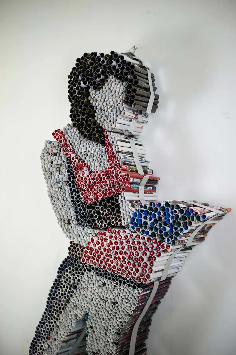 Magazine sculpture Reading Woman — detail photo 14