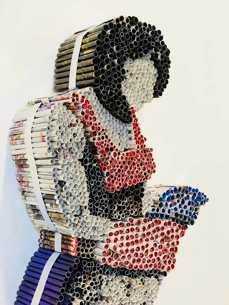 Magazine sculpture Reading Woman — detail photo 23