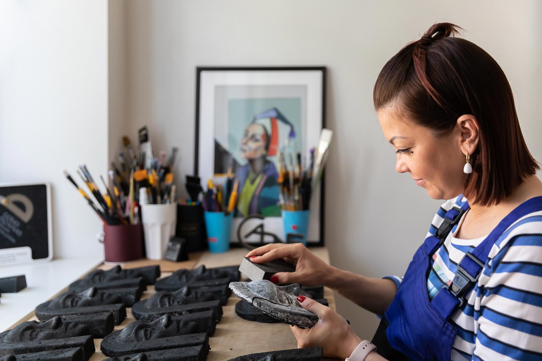 WASTE ART: women’s faces from plastic straws - final touches